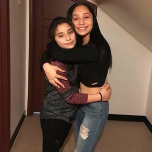 Meet your Posher, Mia